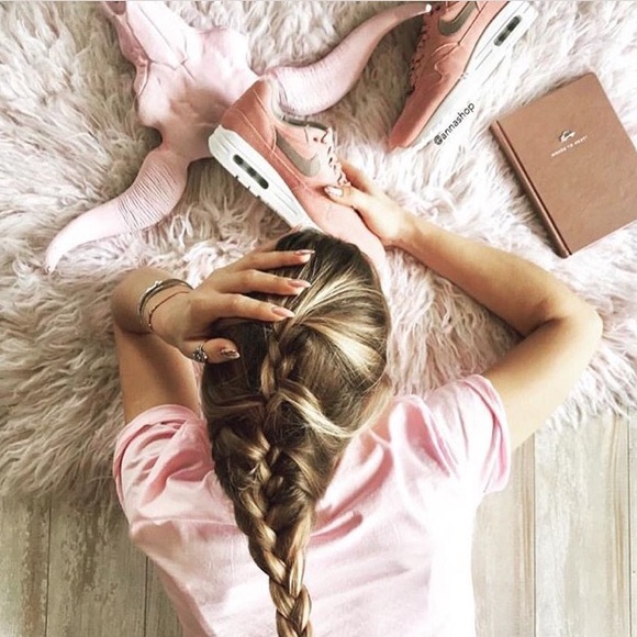 Meet your Posher, Kristin! @ikristinposh - Picture 6 of 8